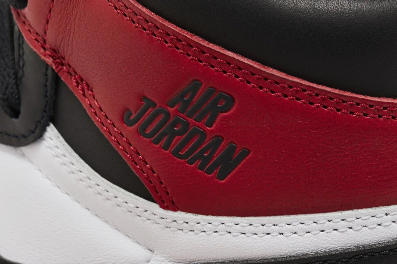 Air Jordan 1 Retro High OG Black Toe Reimagined Vermelho - 44SHOES