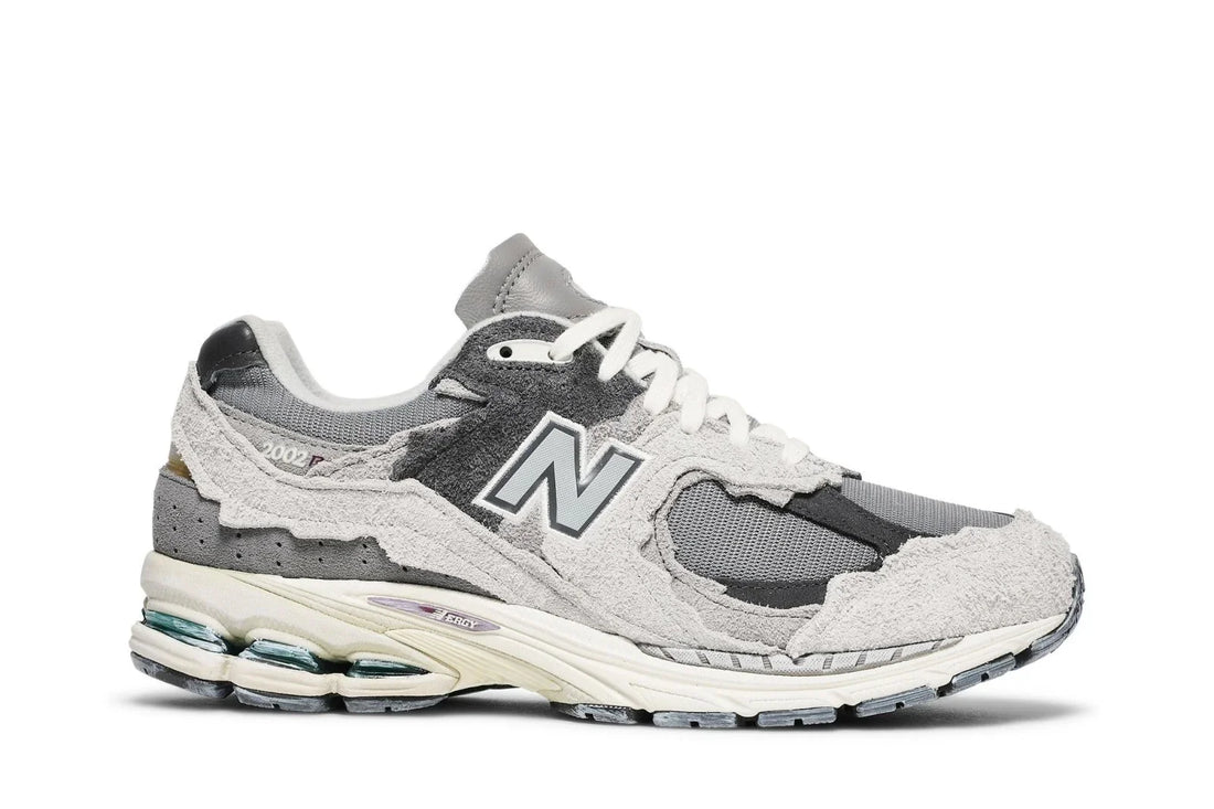 New Balance 2002R Protection Pack Rain Cloud Suede Mesh Cinza - 44SHOES