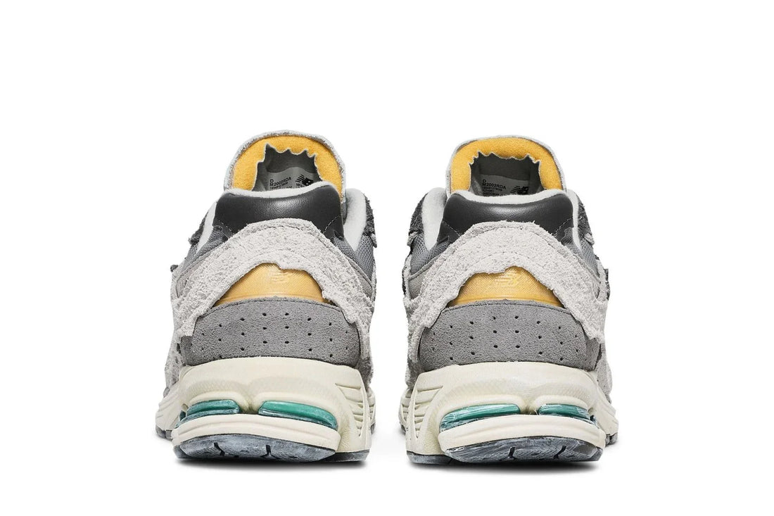 New Balance 2002R Protection Pack Rain Cloud Suede Mesh Cinza - 44SHOES