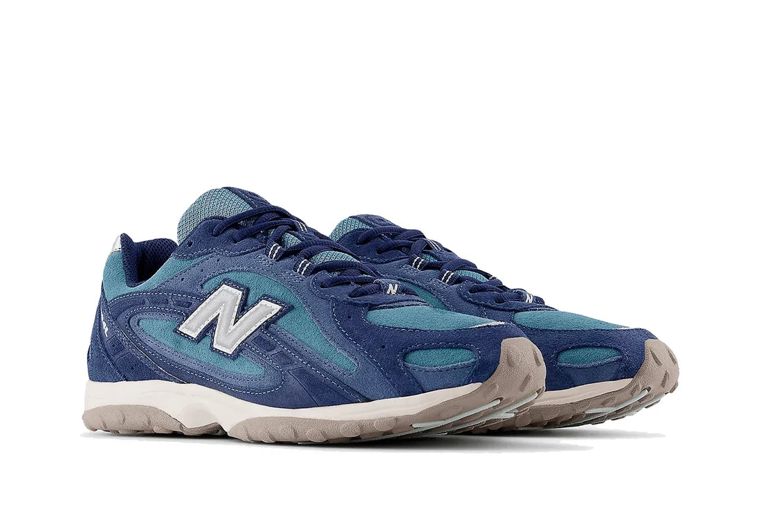 New Balance 204L Navy Salt Watre Azul - 44SHOES