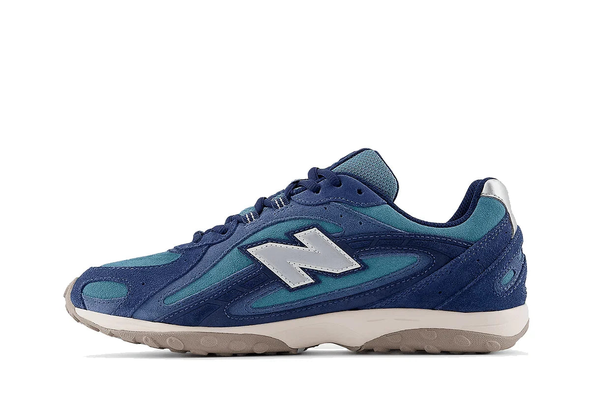 New Balance 204L Navy Salt Watre Azul - 44SHOES