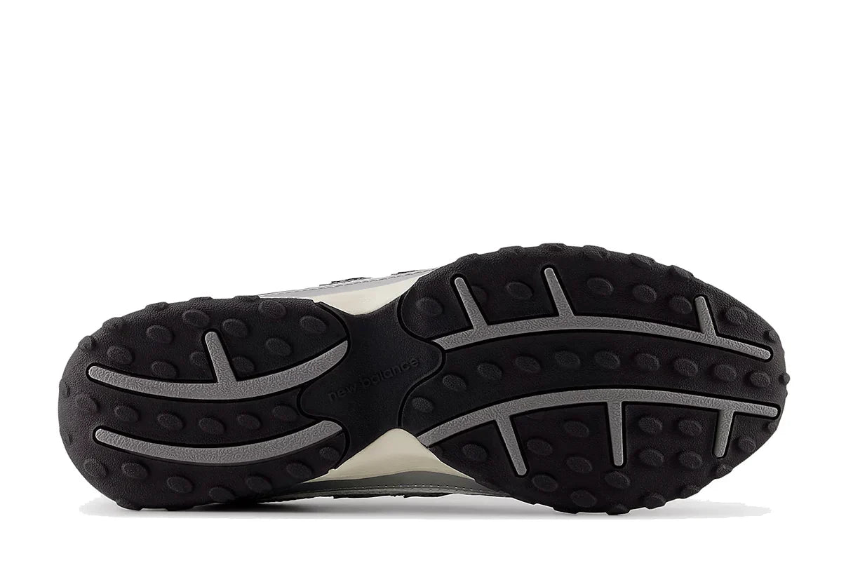 New Balance 204L Silver Metallic Black Prateado - 44SHOES