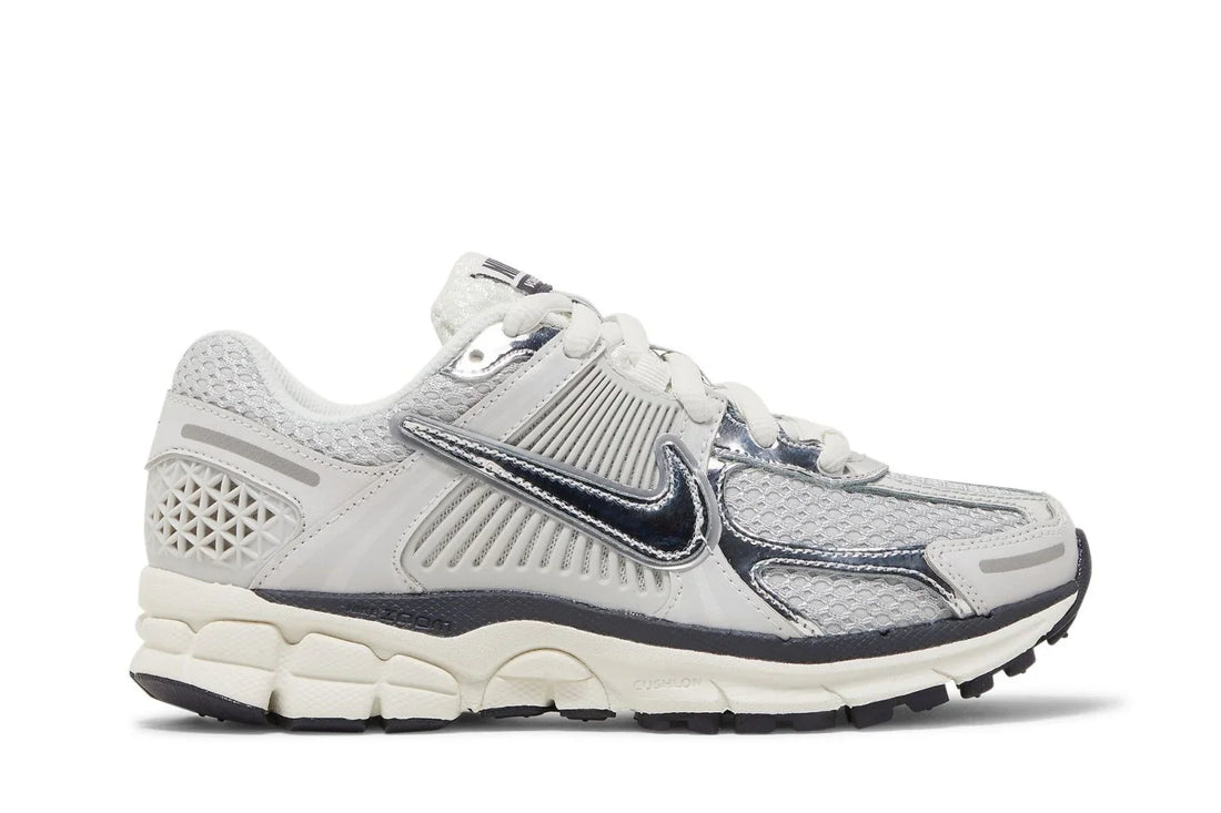 Nike Zoom Vomero 5 Photon Dust Metallic Silver Cinza - 44SHOES